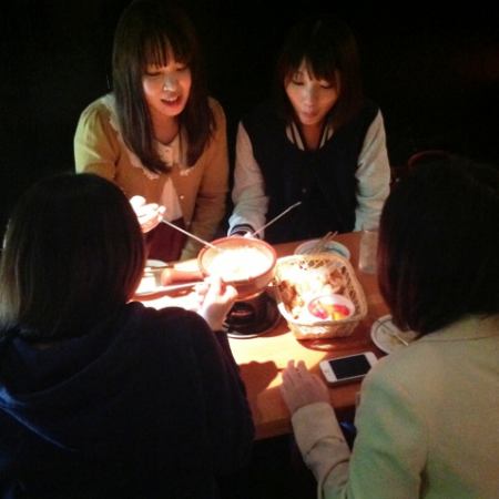 A girls' party at AUGGIE! Let's enclose a fondue at table seat ♪
