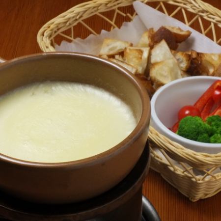 周一至周四限定“奶酪火锅或意大利面女孩派对套餐”1杯2,500日元
