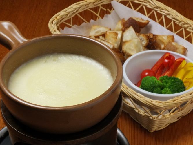 Monday to Thursday limited “Cheese fondue or pasta girls’ party set” 2,500 yen with one drink