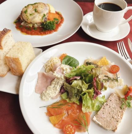 【런치 코스】전채・어류 고기 등 전3품 2500엔(부가세 포함)