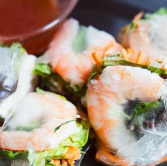 海老とクリームチーズの生春巻き(スイートチリソース)