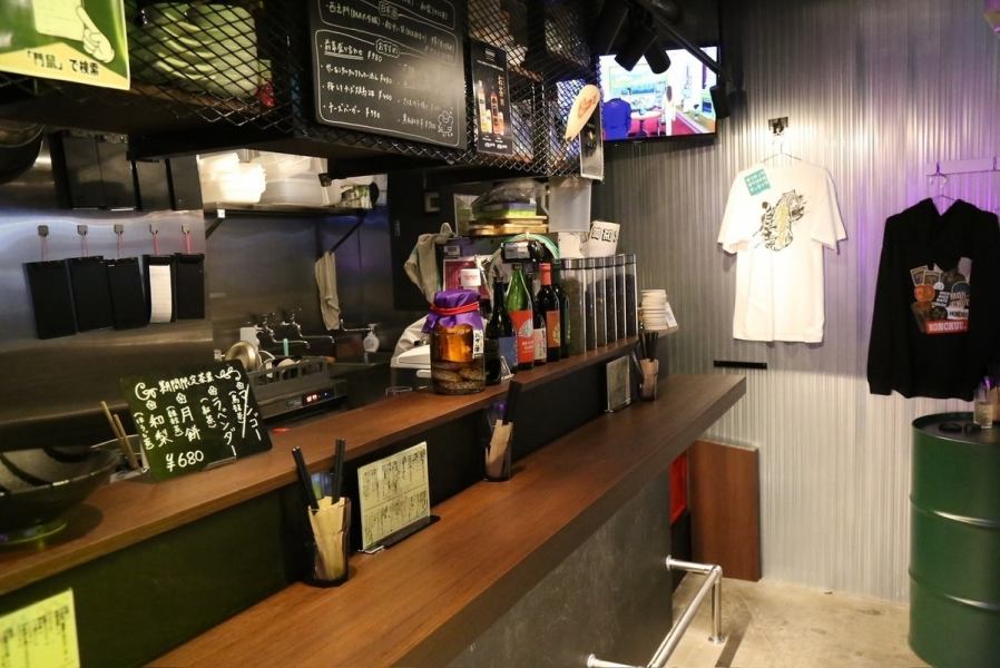 宴会や二次会にぴったりなこのお店は、会社の飲み会や仲間内での利用に最適です。会話を楽しむことが出来る雰囲気で、楽しいひとときを過ごせます。また、女子会にも最適なメニューが豊富で、ユニークで美味しい料理を楽しめるのが魅力です。お酒も充実しており、楽しい会話が弾むこと間違いなし！