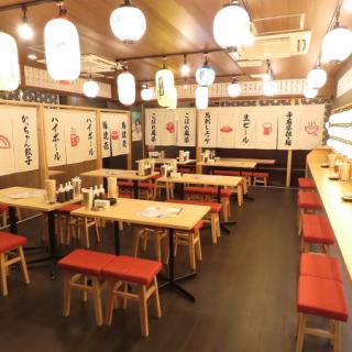 For small gatherings, we also have private rooms with sunken kotatsu seating where you can relax and unwind. You can enjoy your food and drinks in a comfortable space. *The photo is of a sister store.