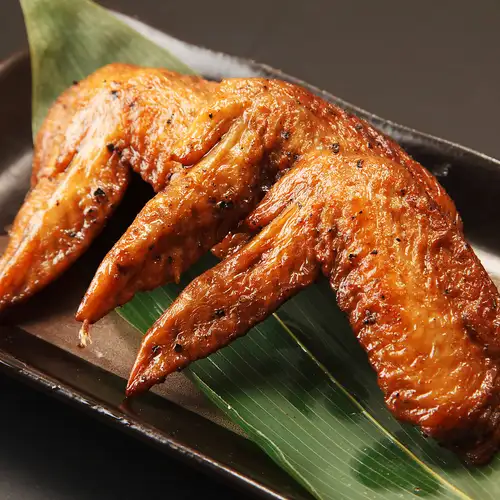 从鳗鱼饭、鸡翅到时令海鲜,应有尽有。