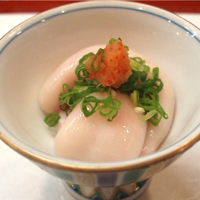 旬の味覚に寄り添う厳選の日本酒で美食家も唸る逸品料理を。