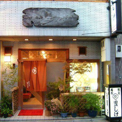 外観同様に店内は落ち着いた色調でまとめられ、訪れる人を温かく迎える空気感があります！アクセスしやすい立地と丁寧なサービスが魅力★どの席も快適な装飾と工夫が施され、雰囲気を重視する方にも満足いただけます◎居心地よい空間で、美味しい料理とともに楽しい時間を♪