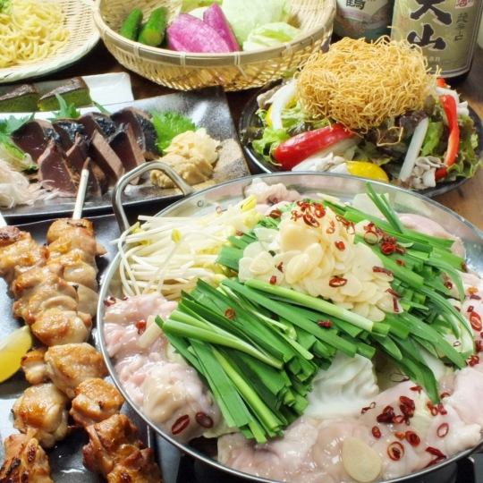 Perfect for parties! [All-you-can-eat Motsunabe] 9 dishes in total, including 3 other hotpots, freshly caught squid, and chicken nanban. Includes 2 hours of all-you-can-drink for 5,000 yen.