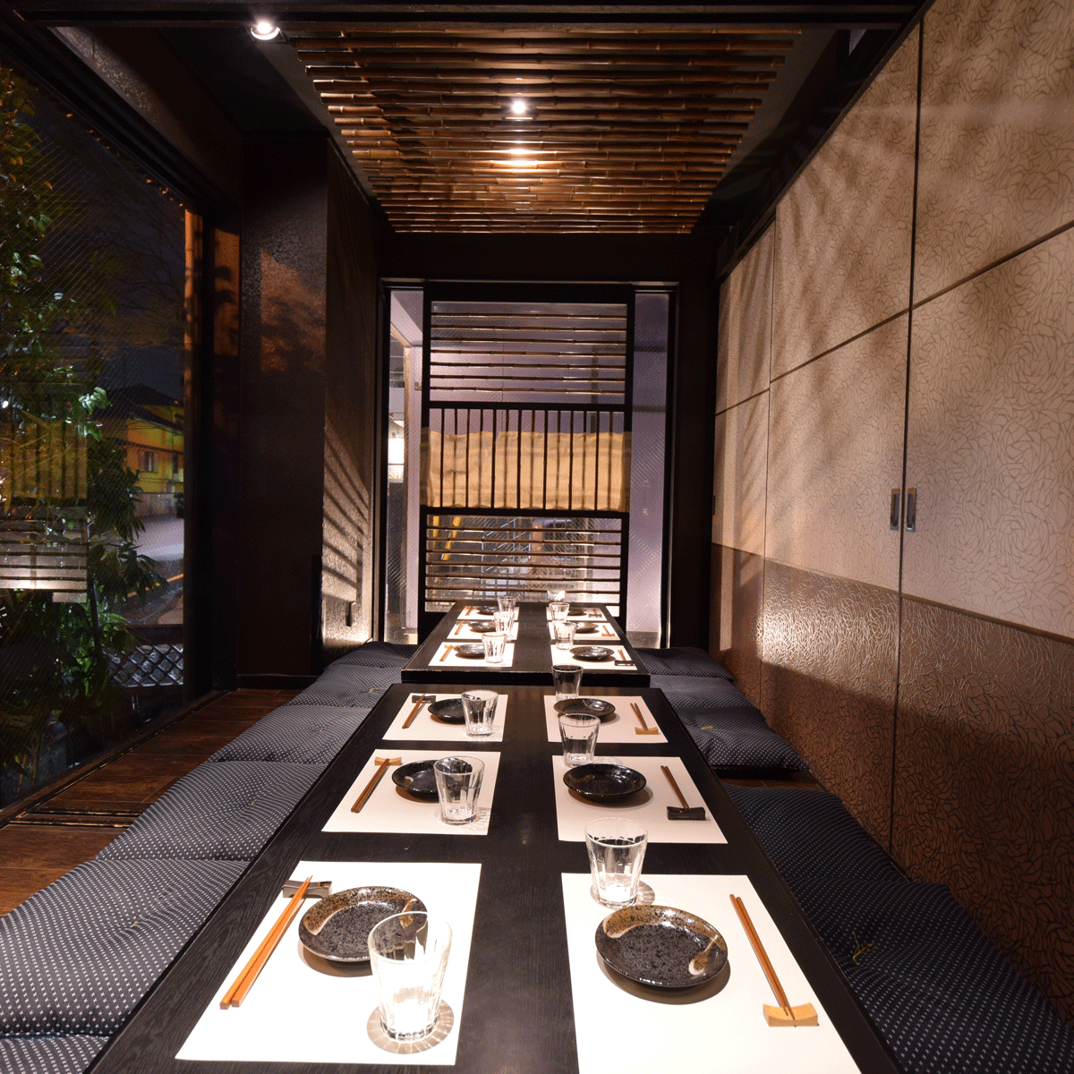 We can accommodate up to 150 people. A sophisticated adult space...♪