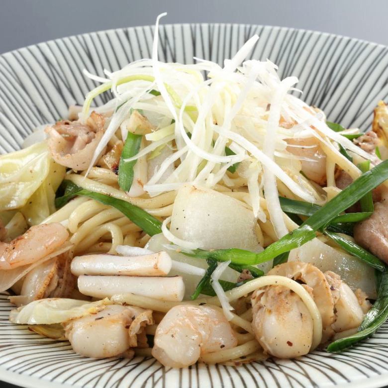 Seafood fried noodles