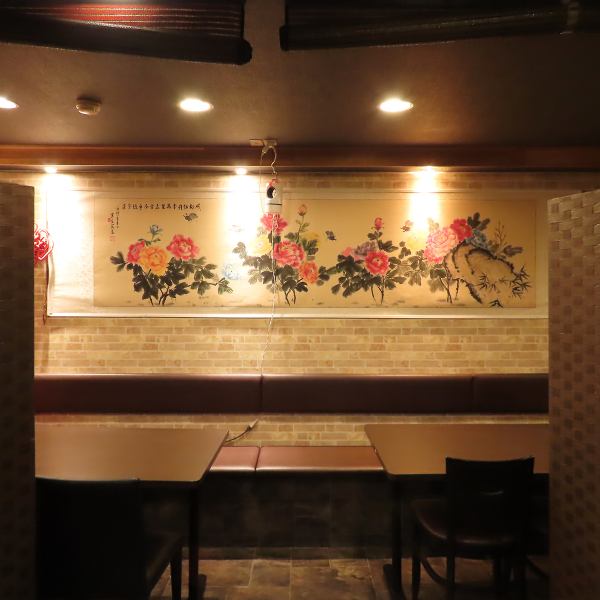 【最大30名様までのご宴会に対応】会社、団体など・・・フラットな空間で、人数多めのご宴会承ります！また、仕切りを使ってプライベートな空間を作ることも可能。10名～15名様でのご宴会にもぜひご利用ください。本格中華で美味しい宴会を♪