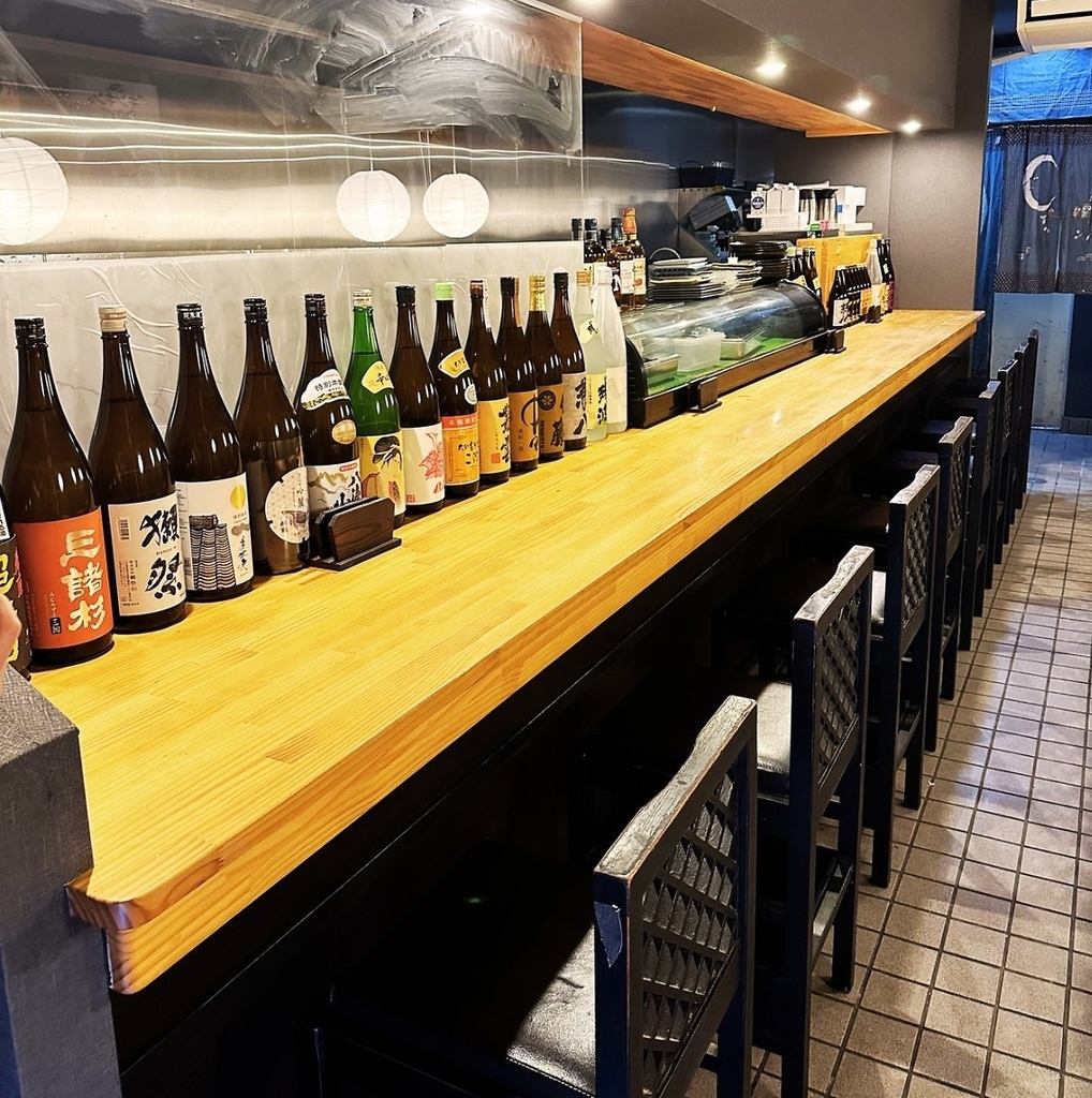 カウンター席で気軽に楽しめる駅前和食酒場