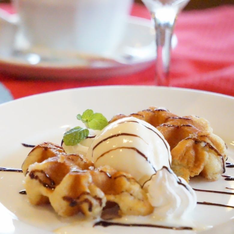 Chocolate waffle with vanilla ice cream