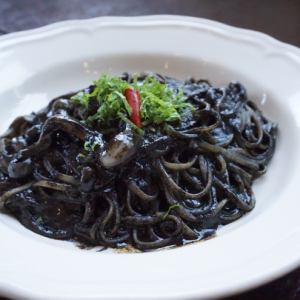 コクうま イカ墨