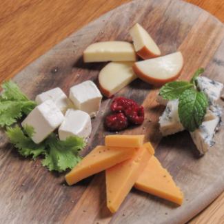 Assortment of 3 types of cheese of the day