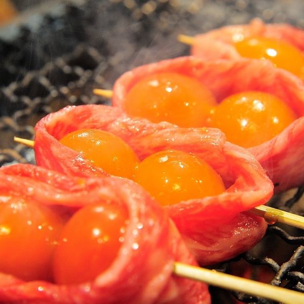 大和豬肉的蔬菜豬肉捲240日元，丹波雞肉串180日元一個，性價比很高。