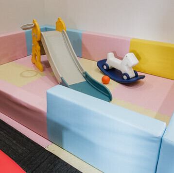 [All seats non-smoking/Children's area available]