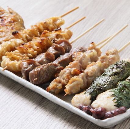 【職人魂が宿る一串】一本一本丁寧に焼き上げる自慢の串焼盛り合わせ