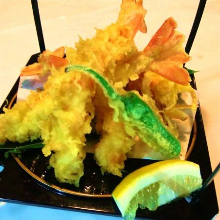 Assortment of three kinds of tempura