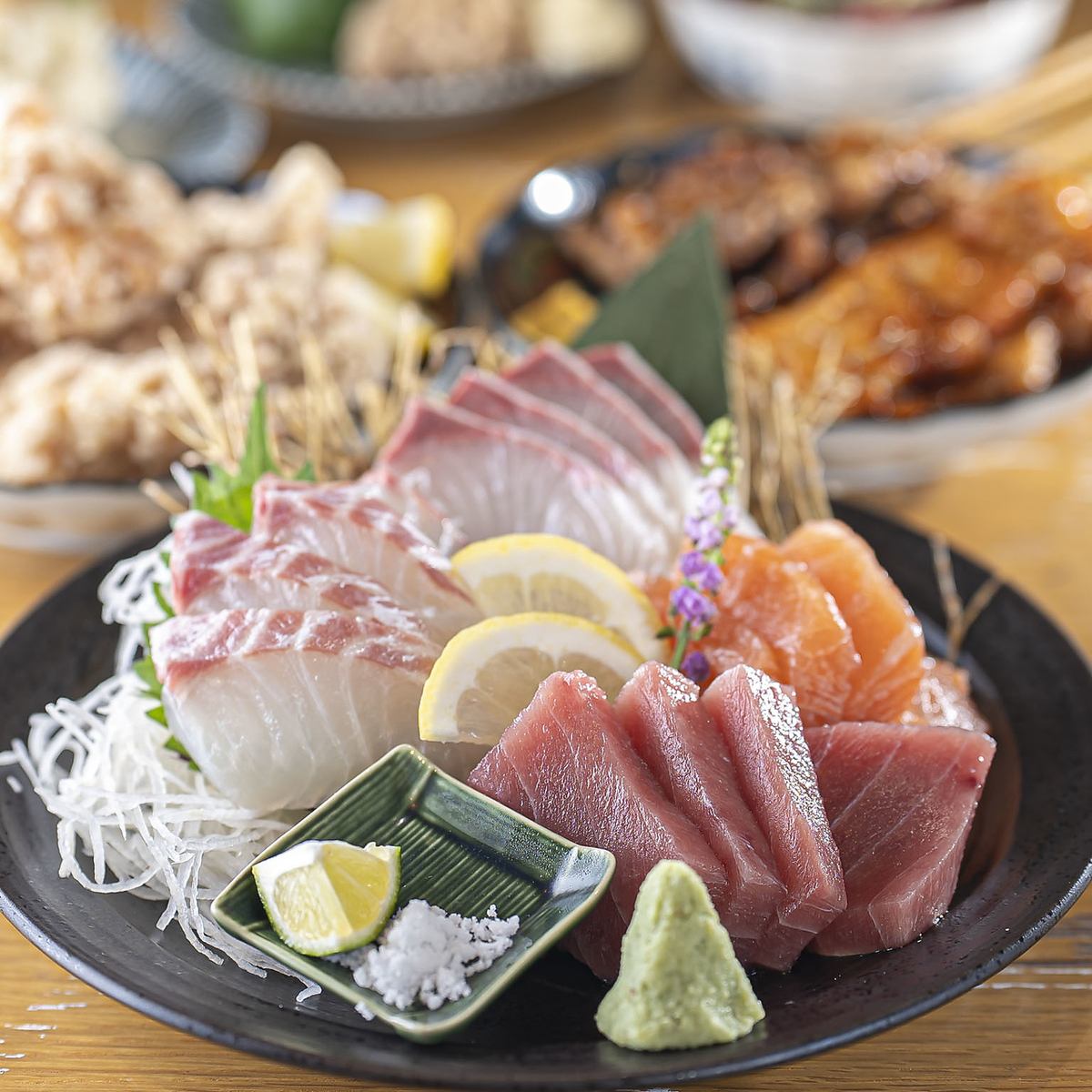 その日仕入れた鮮度抜群の魚介はお刺身で♪旨い酒が欠かせない◎