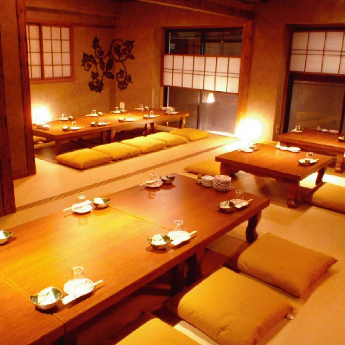 Suitable for up to 40 people! Tatami seats where you can stretch your legs and relax!