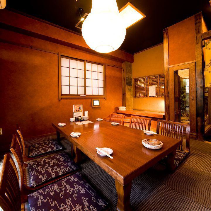 We have a variety of private rooms available!Private rooms can accommodate up to 8 people for medium-sized banquets♪