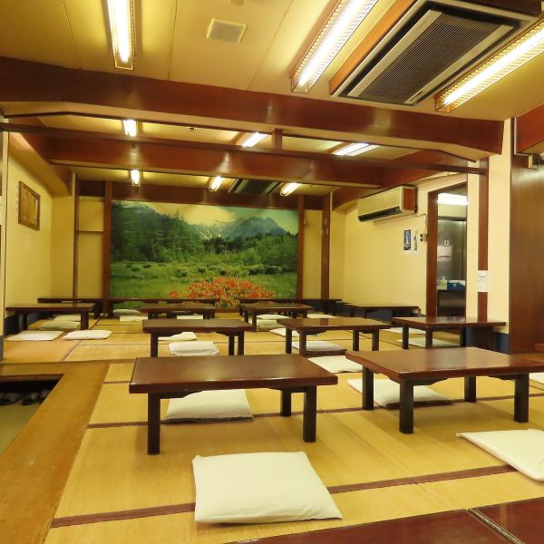 【3階大広間】３階座敷では最大60名規模での宴会を承ります。法事・慶事等各種お集まりに最適な空間をご用意しております。お昼からの大宴会のご利用も承ります。お気軽にご相談ください。