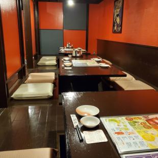 We have [Horigotatsu seats] available for various occasions.[Private room with sunken kotatsu seats for 12 people]