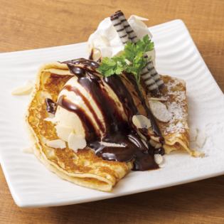 Classic crepe with chocolate and vanilla