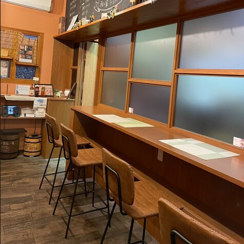 전세 이용도 가능하고, 친구끼리의 식사나 주부회 등에도 딱 맞습니다.밝고 아늑한 분위기 속에서 즐거운 시간을 보내실 수 있습니다.가족님의 식사에도 대환영으로, 모두 함께 맛있는 주먹밥을 둘러싸실 수 있습니다.소중한 시간을 마음 따뜻한 공간에서 즐기십시오!