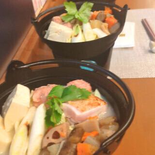 【2時間飲み放題付き！】〆はおにぎりで♪忘新年会にぴったりの鍋コ―ス！4,500円