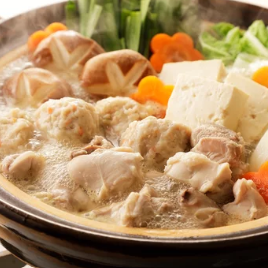 コラーゲン豊富な鶏だしに、鶏肉と野菜の旨みが凝縮！体も心も温まる特製ちゃんこ鍋