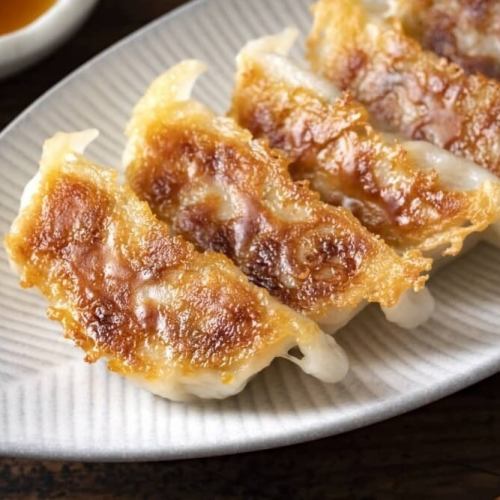 肉汁溢れる旨餃子