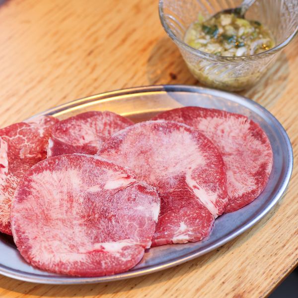 最初の一品はこれで決まり!肉侍の牛タン