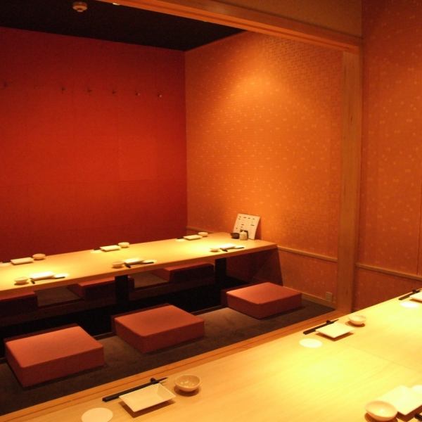 [适合举办多达36人的宴会]开放的日式餐厅可容纳2至36人的宴会，而无需担心周围的环境。请把梅田地区的居酒屋宴会留给我们的商店。我们有一个适合举办许多人宴会的理想空间，请使用它♪我们建议您预定课程♪请在日本空间中度过轻松的时光。