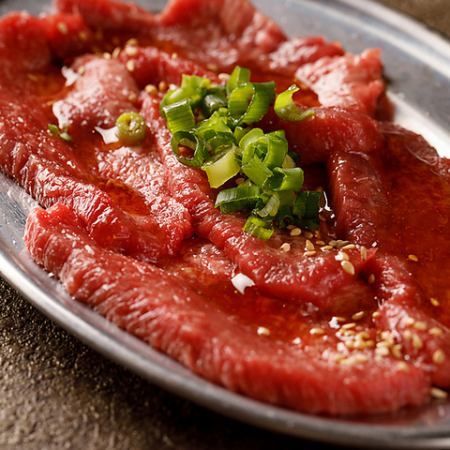 肉盛りチョモランマをぜひ。肉の魅力満載。