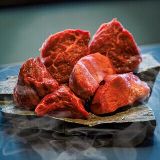 超大块的肉!拍照超赞!特色菜!珠穆朗玛鱼肉拼盘♪