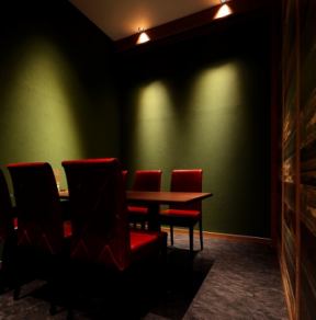 最大12名様までご利用いただける個室は接待などにご利用いただけます。もちろん女子会や歓送迎会なプライベートなお食事にもぴったりです。詳しくはお店にお問合せください。