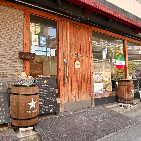 柏駅から徒歩３分！西口側のあさひ通り沿いに当店がございます♪