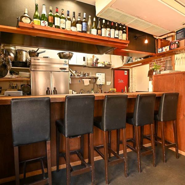 お一人様も大歓迎♪カウンター席もございますので、昼飲みやお仕事帰りのサク飲みなどお気軽にご来店ください！