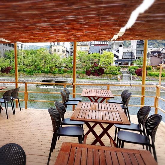 Kawadoko seats are available♪You can spend a wonderful time overlooking the Kamo River and Minamiza