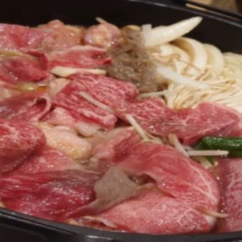 [Wagyu beef sukiyaki] Sukiyaki made with seasonal vegetables and carefully selected wagyu beef, with appetizer and final course