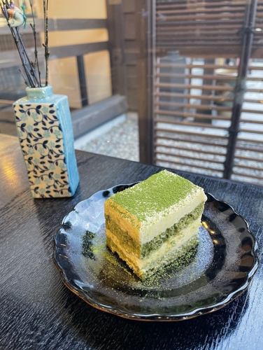 抹茶の香りと滑らかな舌触りが美味しい自家製ティラミス