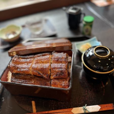 うな重 特上 （一尾半）