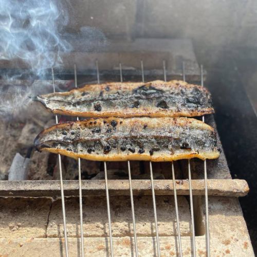 .
Made with extra-large eels from Mikawa Isshiki, Aichi Prefecture!

The three major eel producing areas in Japan are
Kagoshima Prefecture, Miyazaki Prefecture, and Aichi Prefecture
The top major brands in Aichi Prefecture are
Made in Mikawa Isshiki!
.
The skin is soft, the meat is fatty and plump, and it has a distinctive taste.
It has received high praise from all over the country for both its quality and taste.

We only use extra-large eels from Mikawa Isshiki.
We stock the best products on that day,
The eel is washed in the restaurant's well water to remove excess oil.
We only provide the necessary amount each day.

Please enjoy a cup of bliss.

Reservations can be made by phone or via Hot Pepper Gourmet.
Please note that we do not accept reservations via Instagram DM.

business hours
11:00-20:00 (last order 20:00)
(Tea time from 2pm to 5pm. Eel dishes can also be ordered.)

#Komaki City
#Eel restaurant
#CharcoalGrilledEelShichifuku
#Komaki Gourmet
#eel