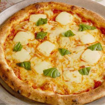 Neapolitan pizza lunch