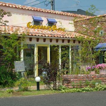 A cute brick house.It's a very popular shop so that you can line up even on weekdays ♪