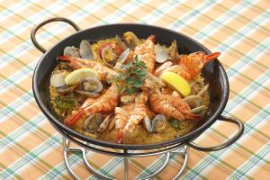 Paella dinner with plenty of seafood [For 2 people]