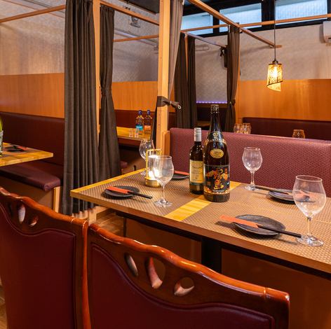 宴会向きの大人数用16名から40名様向けソファー席！食べ放題付きコース飲み放題だけではなく単品飲み放題も！充実したドリンクメニューからお気に入りを見つけ、みんなで乾杯!!楽しい時間をお過ごしください【本厚木  居酒屋 個室 誕生日 記念日 宴会 女子会 食べ放題 飲み放題 食べ飲み放題】