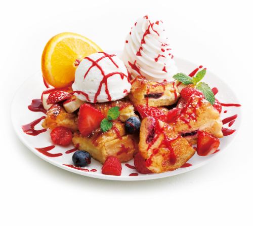 当店人気の絶品『ベリーデラックス』