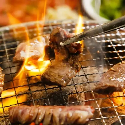 An amazing charcoal grill yakiniku restaurant! ★Smoke control is perfect with smoke extraction pipes!